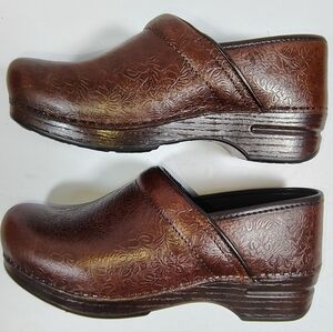 Dansko XP Floral Embossed Brown Leather Loafers Clogs Size 39